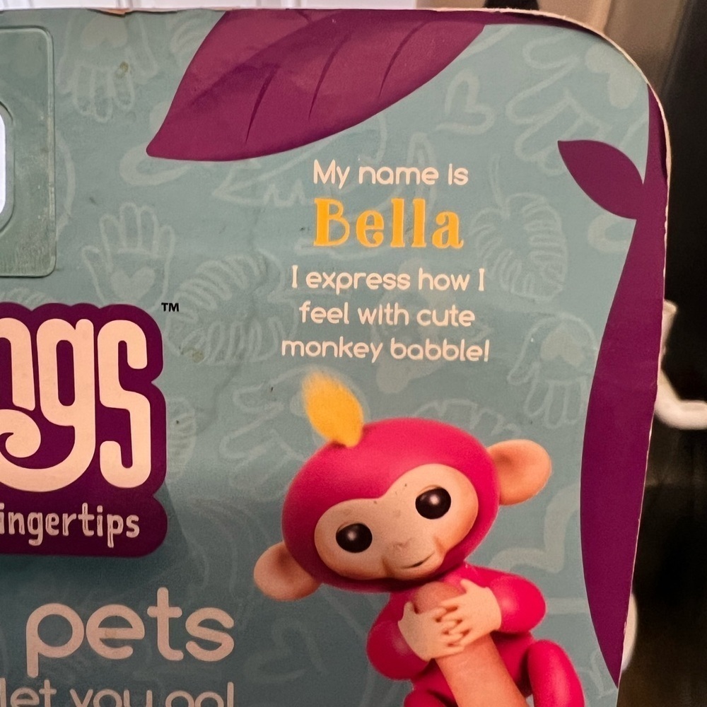 Pink baby monkey Bella Fingerlings new NIP kids toy - Picture 3 of 3